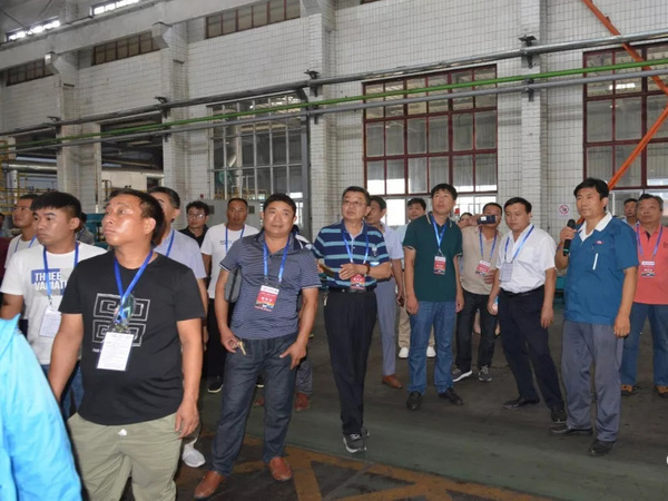 社会公众在人生就是搏集团科普基地生产车间旅行学习