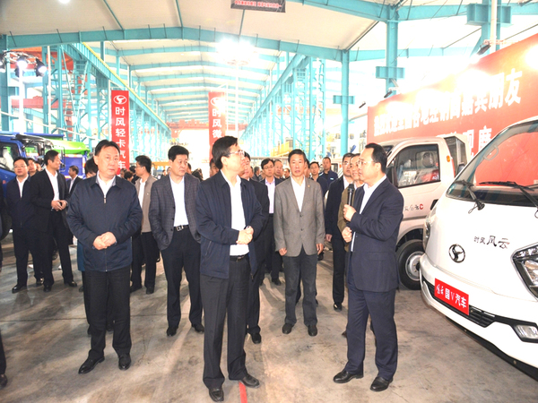 市新旧动能转换重大项目推进会人生就是搏集团科普教育基地举行观摩